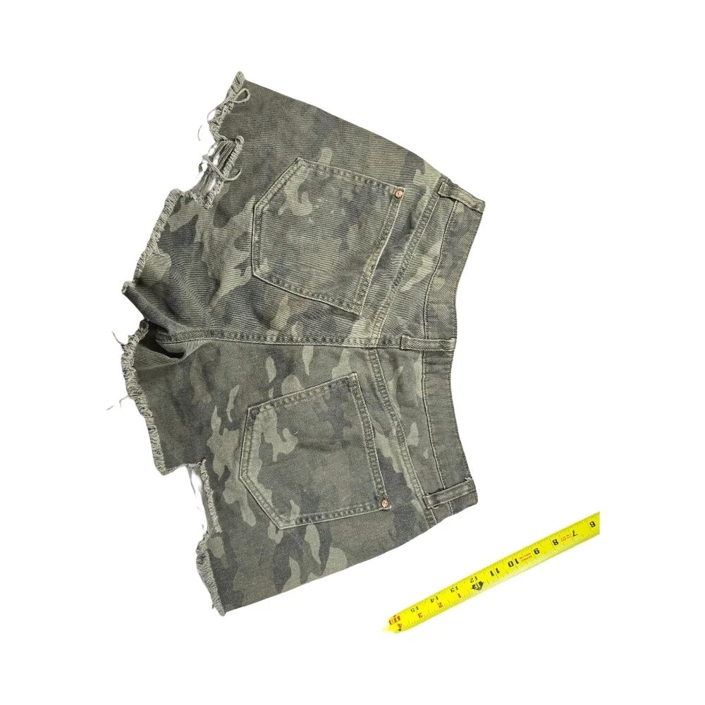 NOBO Shorts Distressed Camo high rise Women Shorts